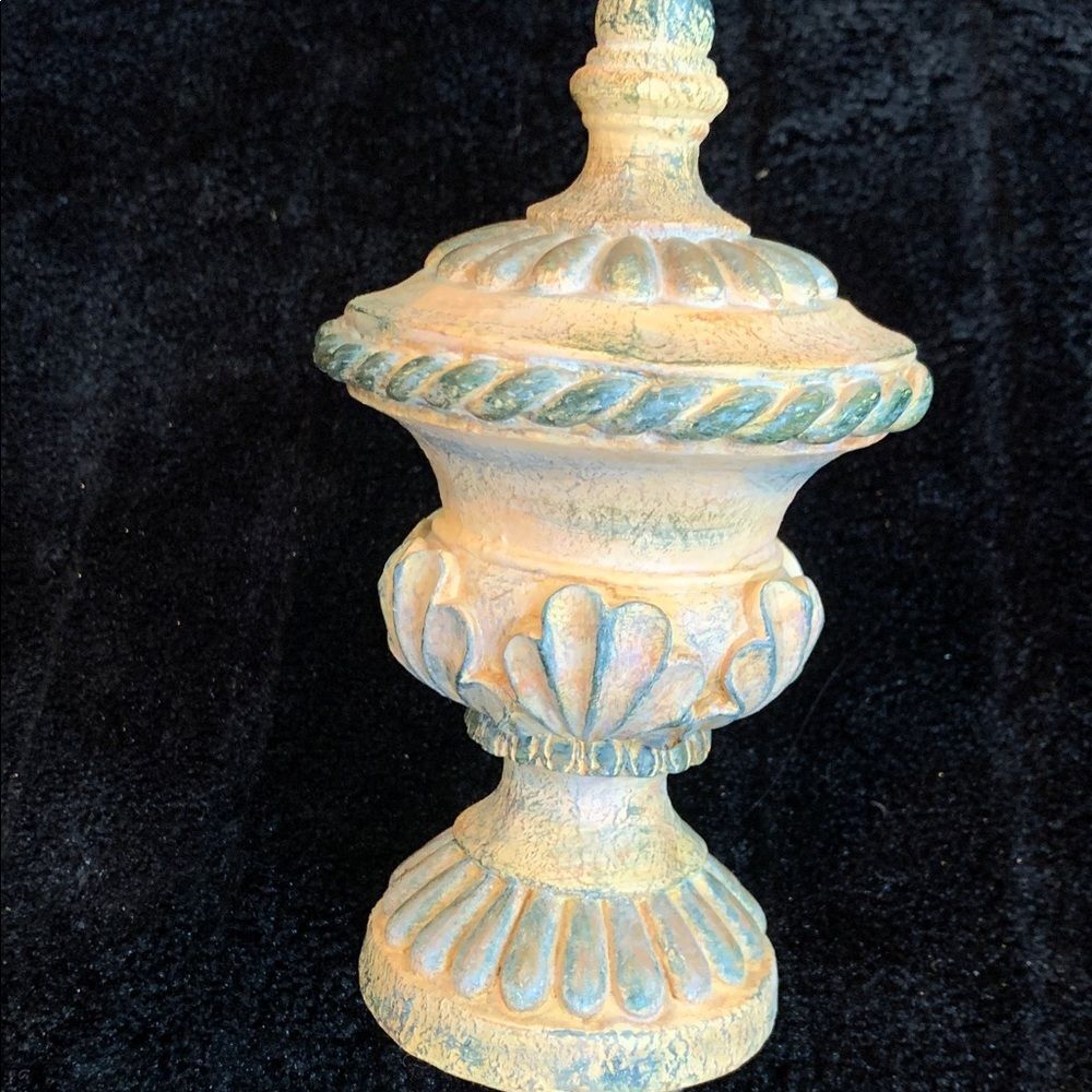 Neoclassical Fluted Finial with Rope Detail Architectural Accent - Picture 7 of 7